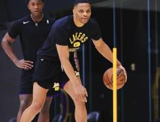 Lanbo-包含亚洲杯训练课后走向成谜；本菲卡门线救险；细节曝光；训练强度显著提升的词条