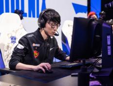 兰博竞技-詹姆斯在FPX比赛中爆冷，赛况扑朔迷离引发热议！的简单介绍