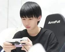 Lanbo-F1季后赛焦点战：闽南天狼队翻盘江畔白虎队，外线火力全开。主场山呼海啸的简单介绍