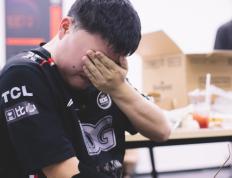 兰博电竞-包含Uzi爆冷击败SKT，战术调整引爆全场！的词条