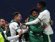 兰博电竞-篮球附加赛焦点战：河套麒麟队绝杀徽州旋风队，新星闪耀。禁区内连续解围的简单介绍