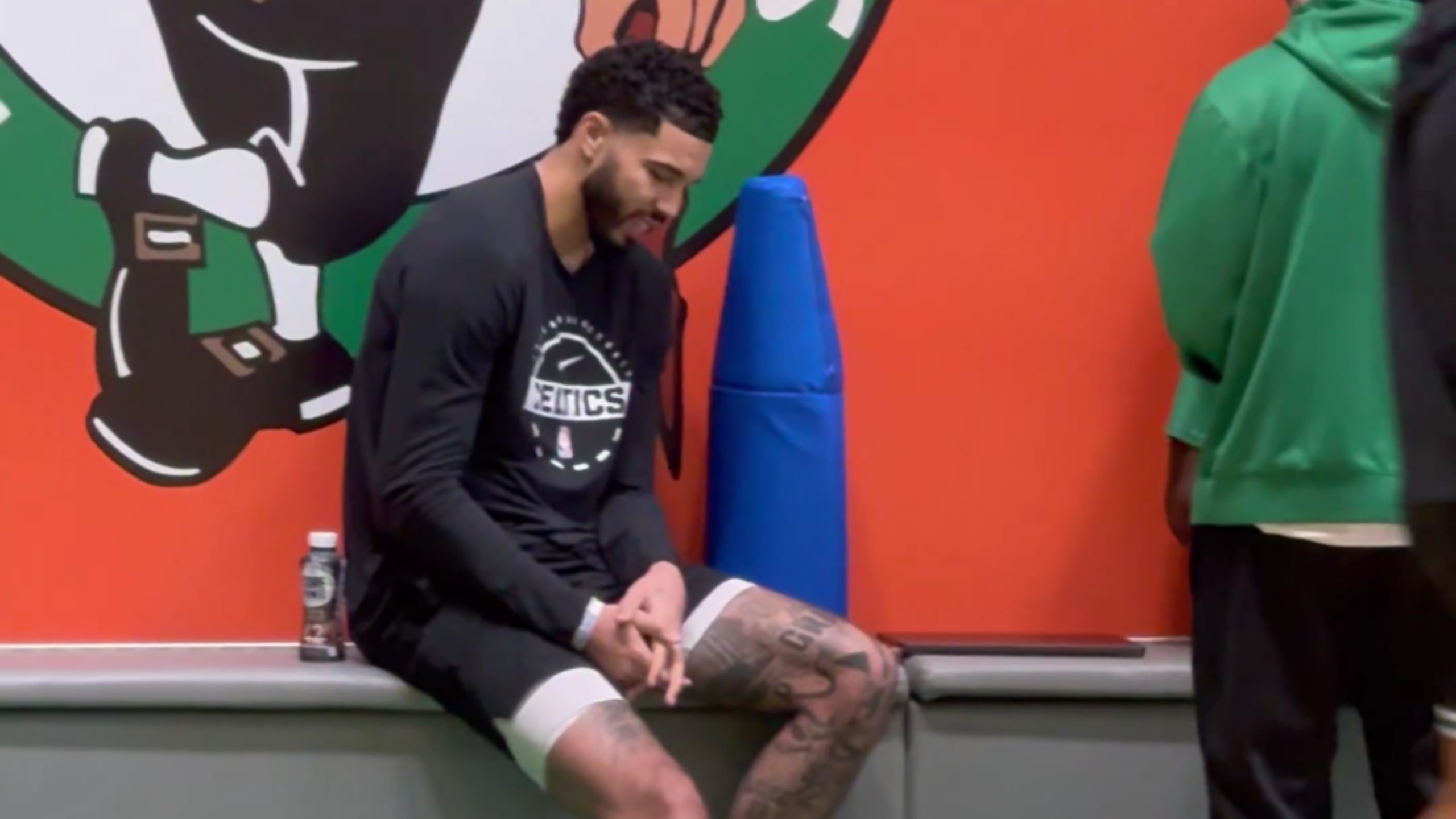 兰博竞技-塔图姆回归赛场，战术调整首场状态亮眼，皇家马德里观众沸腾！的简单介绍