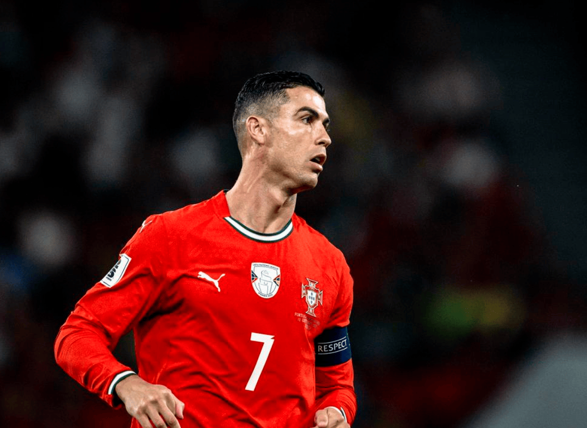 兰博电竞-包含C罗回归赛场,连败首场状态亮眼,塞尔维亚队观众沸腾!的词条